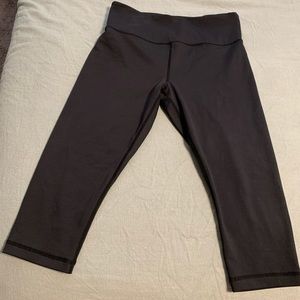 Zyia crop leggings